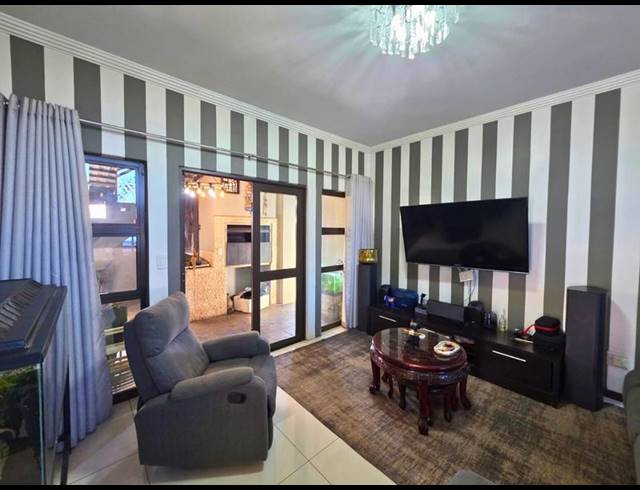 4 BEDROOM HOUSE FOR SALE IN GLEN EAGLE ESTATE